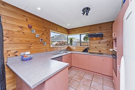 Photo of property in 98 Springs Road, Hornby, Christchurch, 8042