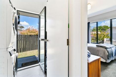 Photo of property in 77 Meadowvale Rise, Titirangi, Auckland, 0604