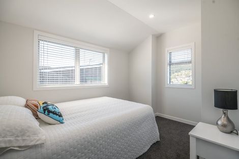 Photo of property in 27e Ranui Terrace, Tawa, Wellington, 5028