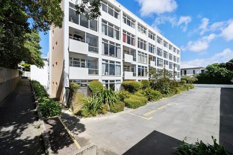 Photo of property in 10/4f Claremont Grove, Mount Victoria, Wellington, 6011