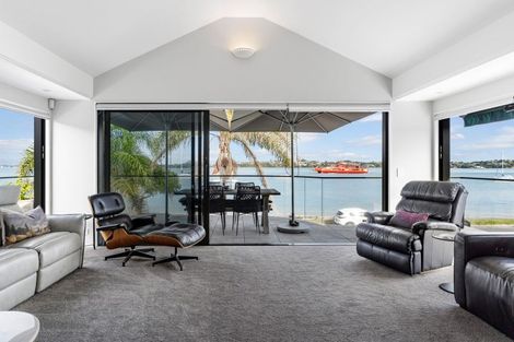 Photo of property in 14 The Parade, Bucklands Beach, Auckland, 2012