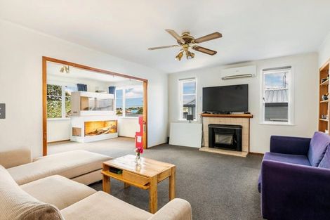 Photo of property in 1 Sarona Avenue, Glen Eden, Auckland, 0602