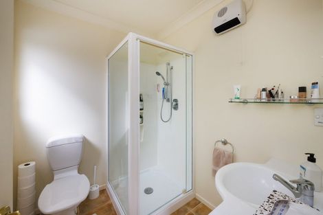 Photo of property in 5 Fountain Court, Palmerston North, 4410