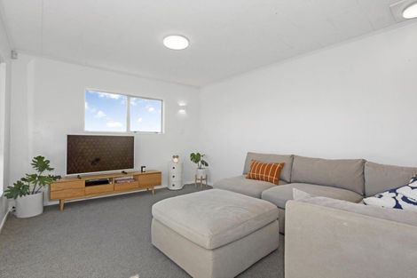 Photo of property in 1 Goldie Place, Waikanae Beach, Waikanae, 5036