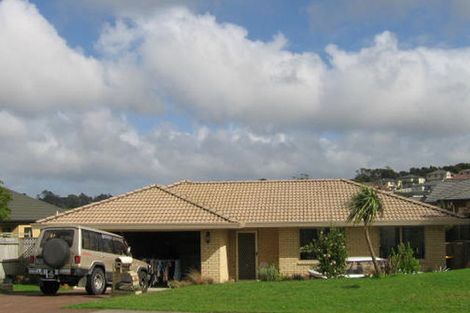 Photo of property in 15 San Vito Place, Henderson, Auckland, 0612