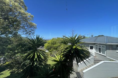 Photo of property in 1d Zion Road, Birkenhead, Auckland, 0626