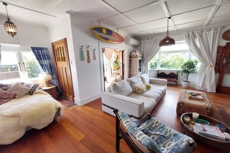 Photo of property in 20 Mcfarlane Street, Oakura, 4314