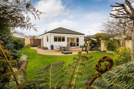 Photo of property in 5 Fountain Court, Palmerston North, 4410