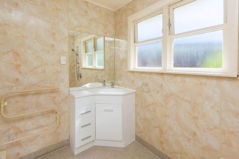 Photo of property in 62 Hillside Drive, Maoribank, Upper Hutt, 5018