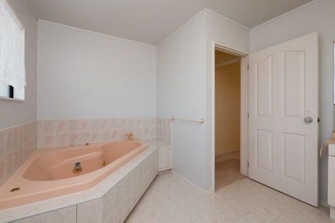 Photo of property in 12 Murdoch Street, Hawera, 4610