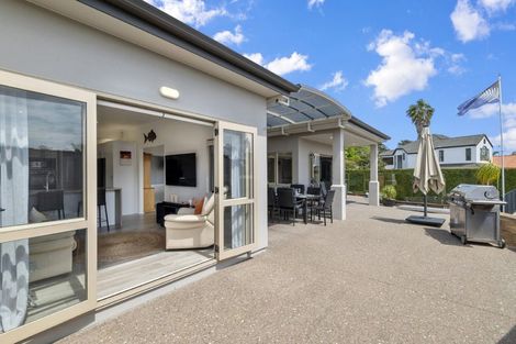 Photo of property in 8 Stonedge Lane, Rosedale, Auckland, 0632