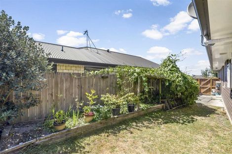 Photo of property in 64 Farnborough Drive, Grandview Heights, Hamilton, 3200