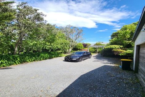 Photo of property in 10 Hillview Crescent, Paparangi, Wellington, 6037