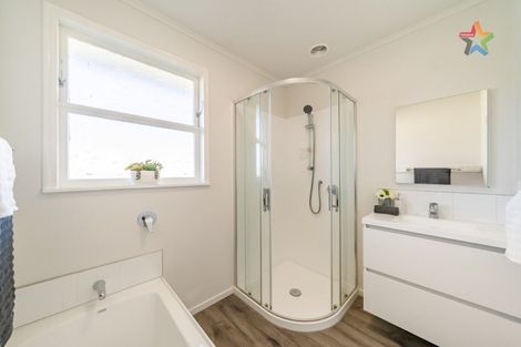 Photo of property in 2/12 Bridge Street, Melling, Lower Hutt, 5010