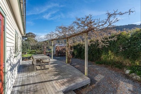 Photo of property in 1287 Okains Bay Road, Okains Bay, 7583