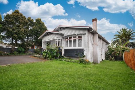 Photo of property in 3199 Great North Road, New Lynn, Auckland, 0600