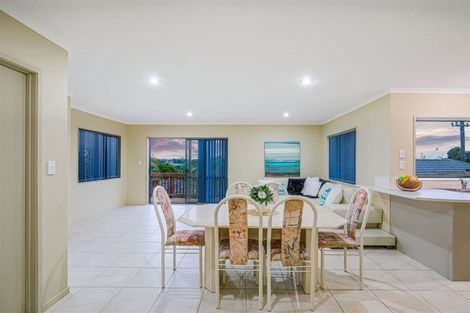 Photo of property in 15 Dovey Place, Massey, Auckland, 0614