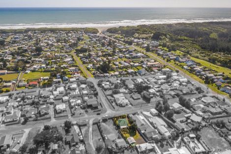 Photo of property in 13 Barling Street, Himatangi Beach, Foxton, 4891