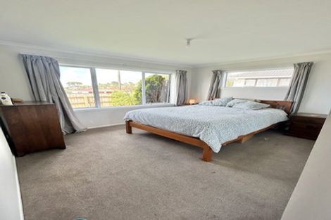 Photo of property in 15 Loasby Crescent, Newlands, Wellington, 6037