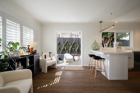 Photo of property in 2/6 Marsh Avenue, Forrest Hill, Auckland, 0620