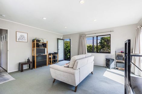 Photo of property in 1 Taipari Road, Te Atatu Peninsula, Auckland, 0610