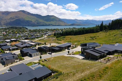 Photo of property in 16 Akitu Rise, Wanaka, 9305