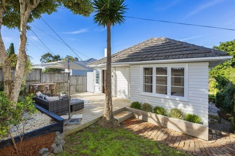 Photo of property in 1/31 Verran Road, Birkenhead, Auckland, 0626