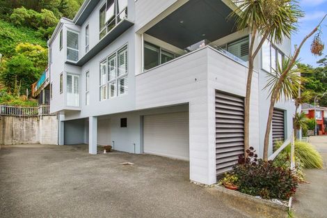 Photo of property in 275u2 Karaka Bay Road, Karaka Bays, Wellington, 6022
