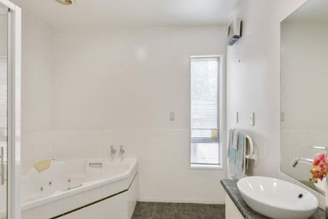 Photo of property in 12 Thoresby Mews, Avonhead, Christchurch, 8042