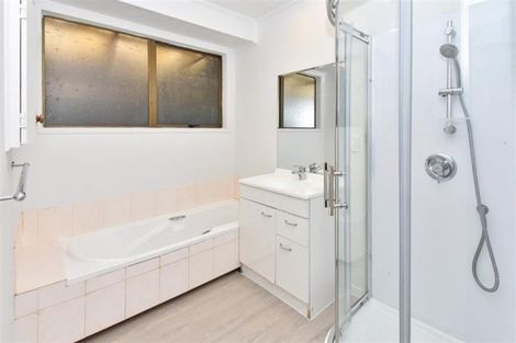 Photo of property in 10 Massine Place, Randwick Park, Auckland, 2105