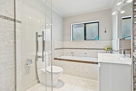 Photo of property in 71a Stottholm Road, Titirangi, Auckland, 0604