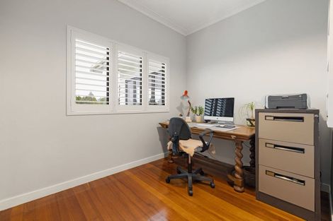 Photo of property in 150 Lake Crescent, Hamilton Lake, Hamilton, 3204