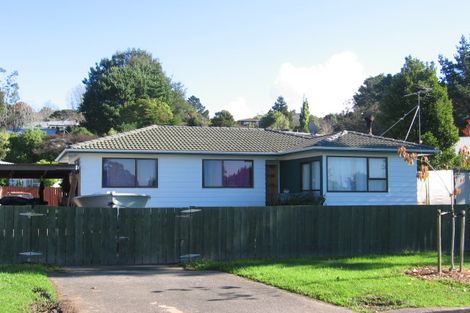 Photo of property in 4 Pitcher Place, Glen Eden, Auckland, 0602