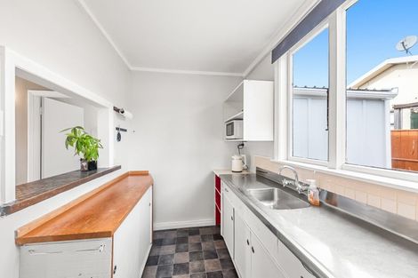 Photo of property in 352 Stokes Valley Road, Stokes Valley, Lower Hutt, 5019