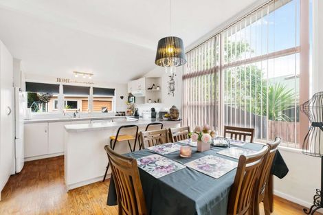 Photo of property in 10 Clendon Place, Manurewa, Auckland, 2102