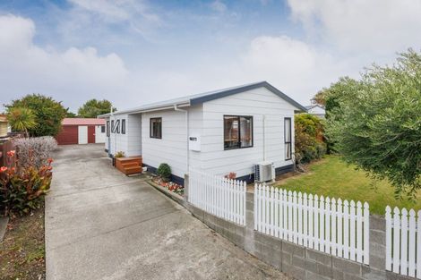 Photo of property in 5 Cargill Grove, Kelvin Grove, Palmerston North, 4414