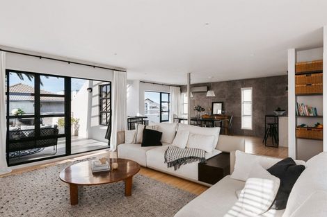 Photo of property in 21a Sunbrae Grove, Mount Maunganui, 3116