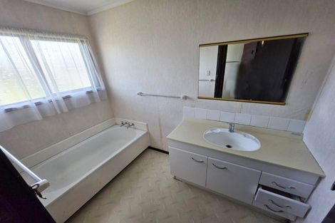 Photo of property in 42 Miltonia Avenue, Te Atatu South, Auckland, 0610