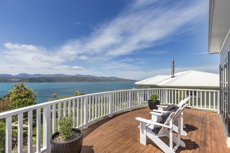 Photo of property in 22 Tai Paku Paku Road, Karaka Bays, Wellington, 6022