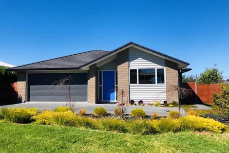 Photo of property in 11 Ian Gordon Lane, Orewa, 0931