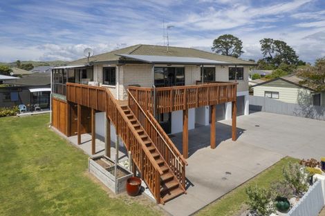 Photo of property in 3 Karepe Lane, Kumeu, 0810