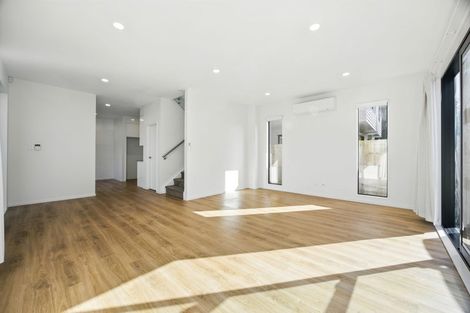 Photo of property in 43a Fitzherbert Avenue, West Harbour, Auckland, 0618