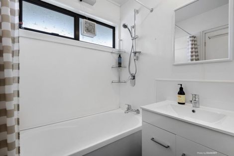Photo of property in 4f9 Claremont Grove, Mount Victoria, Wellington, 6011