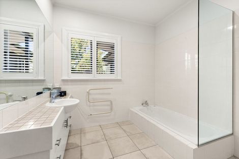 Photo of property in 15 Gillean Street, Havelock North, 4130