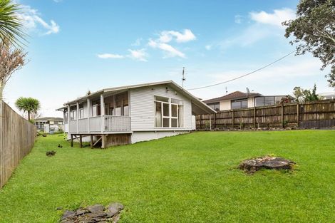 Photo of property in 1 Rickards Place, New Lynn, Auckland, 0600