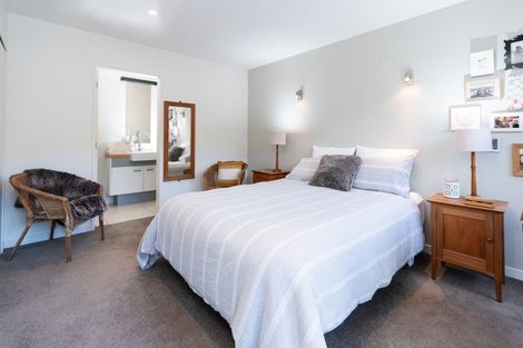 Photo of property in 11 Tiketike Way, Brooklyn, Wellington, 6021