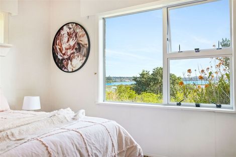 Photo of property in 28 Dawnhaven Drive, Te Atatu Peninsula, Auckland, 0610