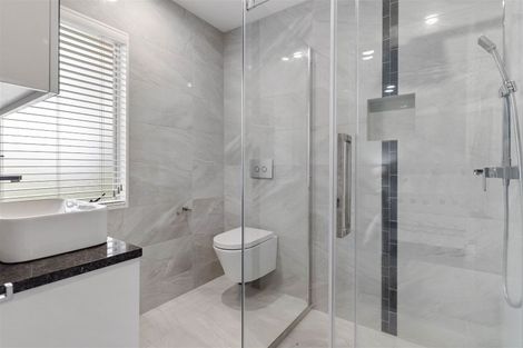 Photo of property in 11 Tyrico Close, Unsworth Heights, Auckland, 0632