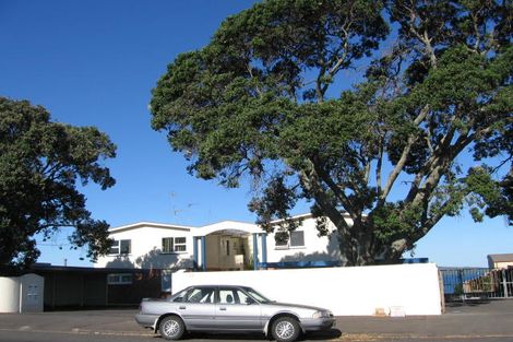 Photo of property in 8/241 Hurstmere Road, Takapuna, Auckland, 0622