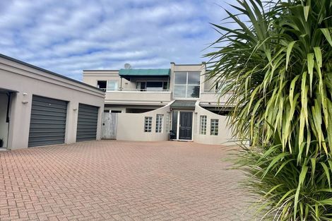 Photo of property in 2/28 Third Avenue, Tauranga, 3110